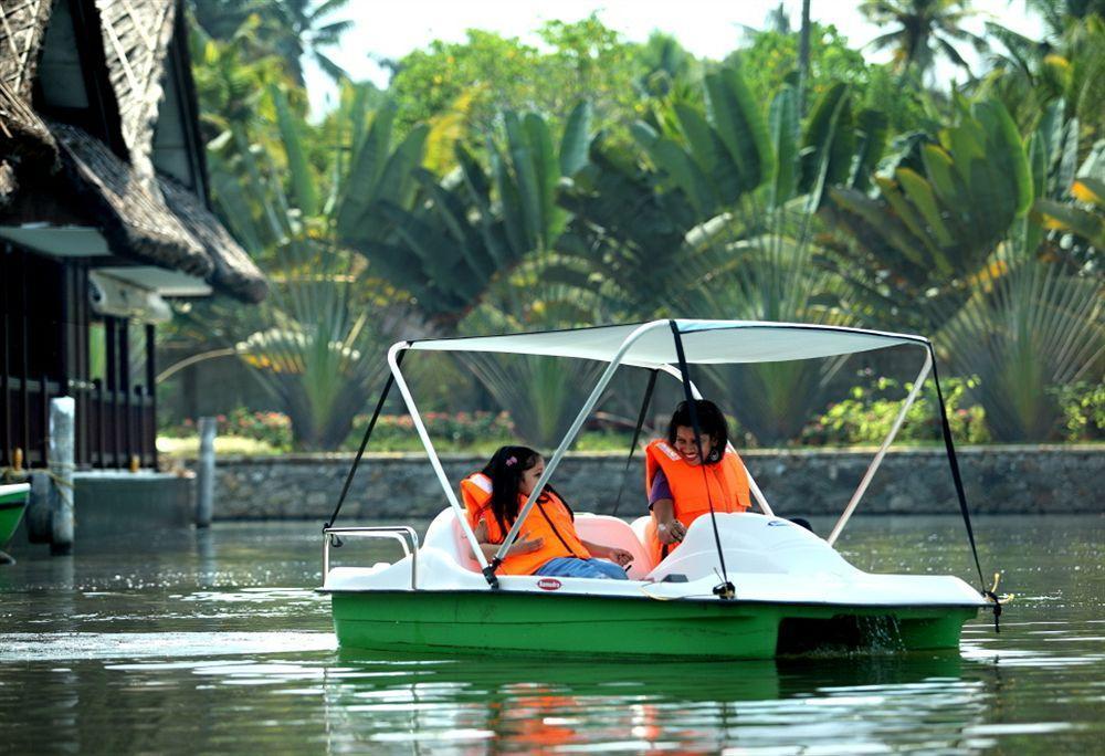 Vasundhara Sarovar Premiere Alappuzha Exterior photo