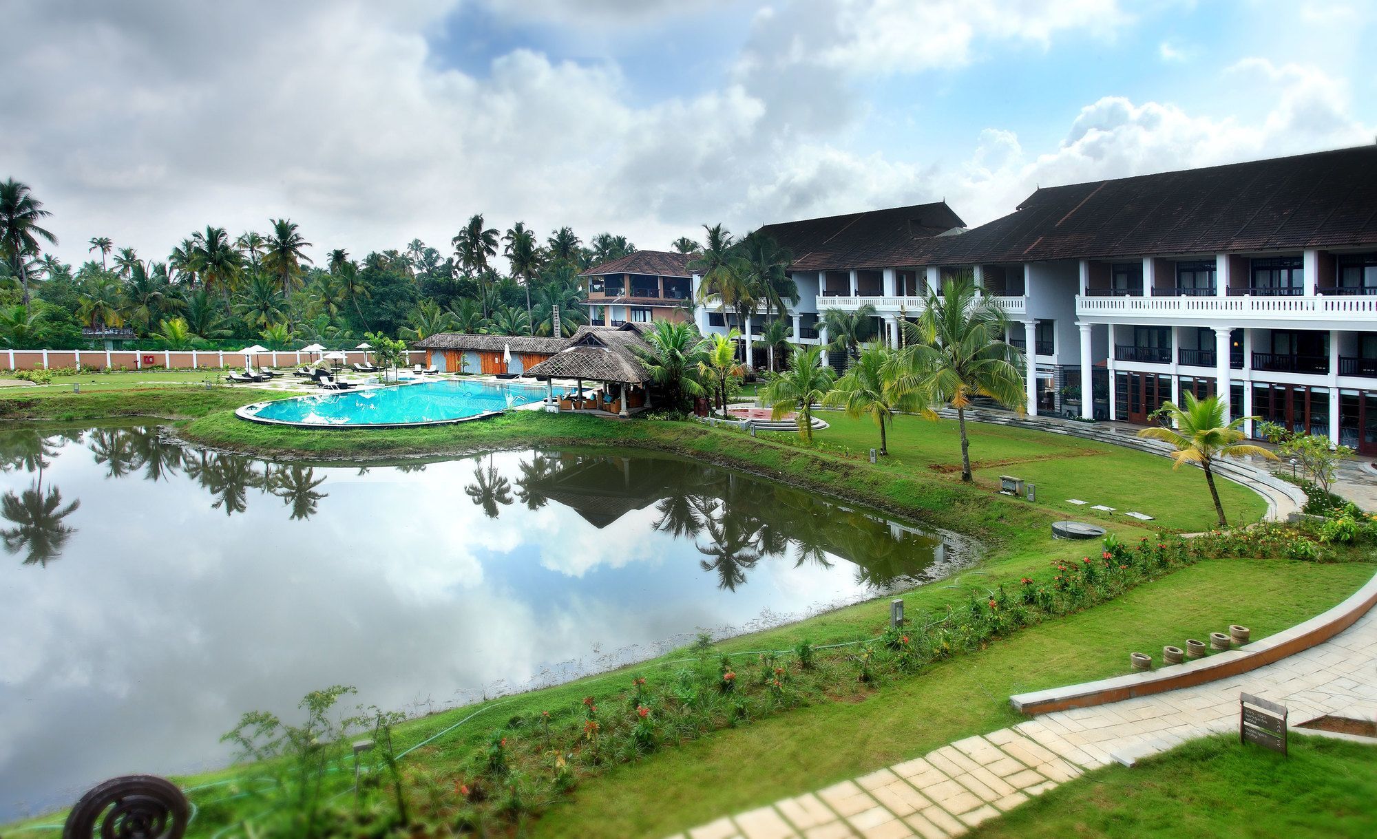 Vasundhara Sarovar Premiere Alappuzha Exterior photo